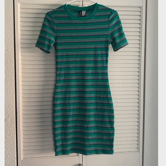 H&M Divided Green Striped T-shirt Dress - Picture 2 of 4